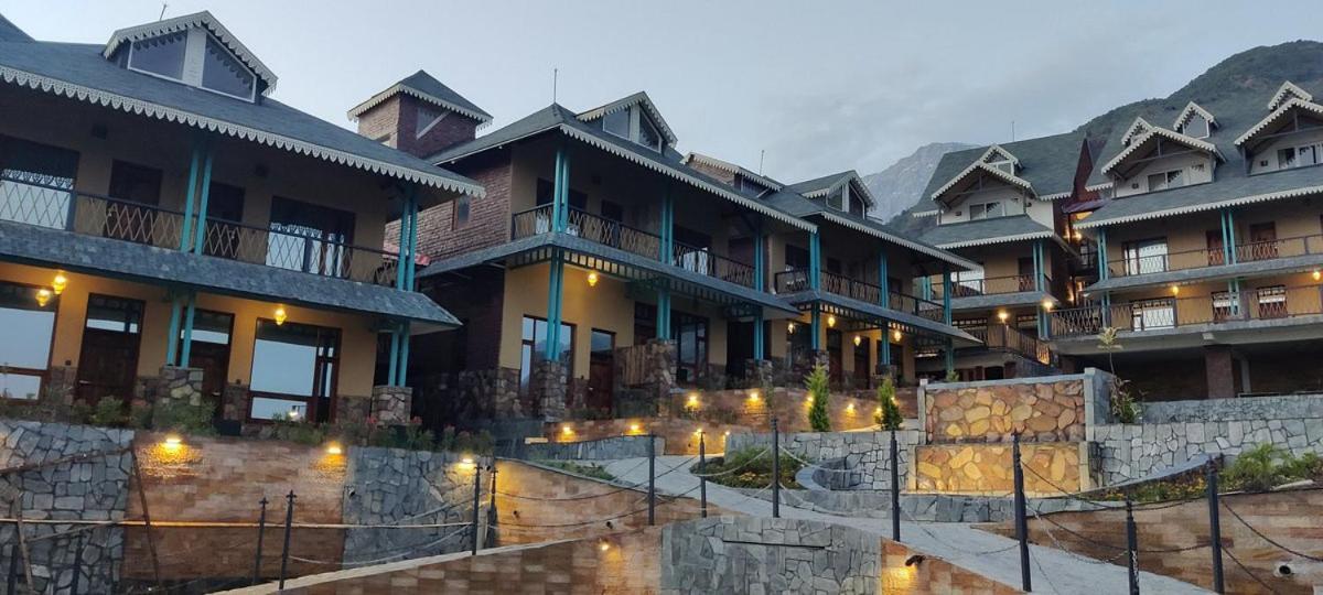 Tiaraa Jujurana Resort T Pathyar Ngoại thất bức ảnh