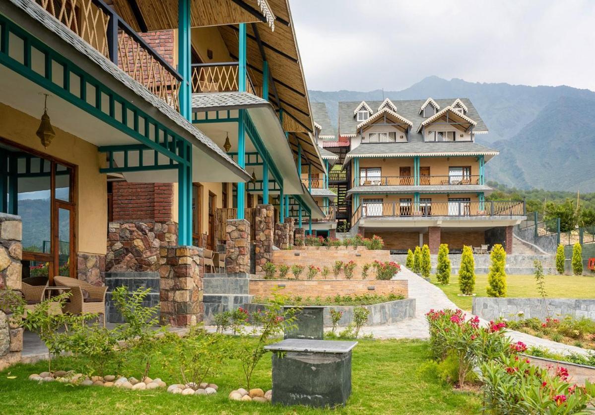 Tiaraa Jujurana Resort T Pathyar Ngoại thất bức ảnh