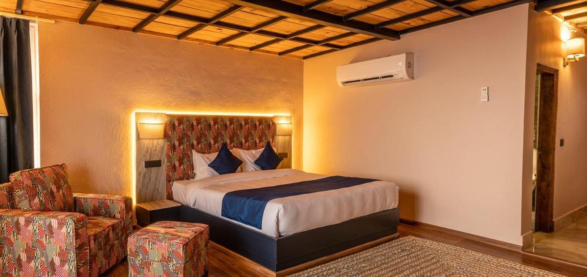 Tiaraa Jujurana Resort T Pathyar Ngoại thất bức ảnh